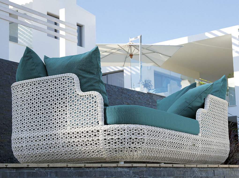 BarlowTyrie - beautiful teaks & woven pieces - outdoor furniture